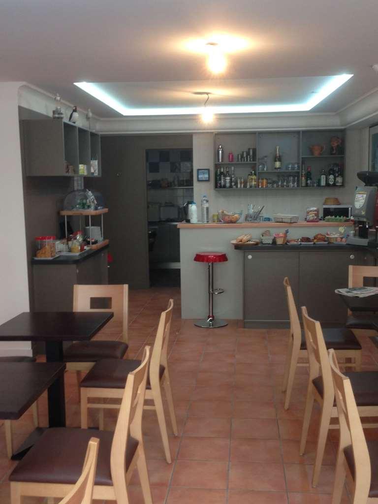 Brit Hotel Des Halles Конкарно Ресторан фото