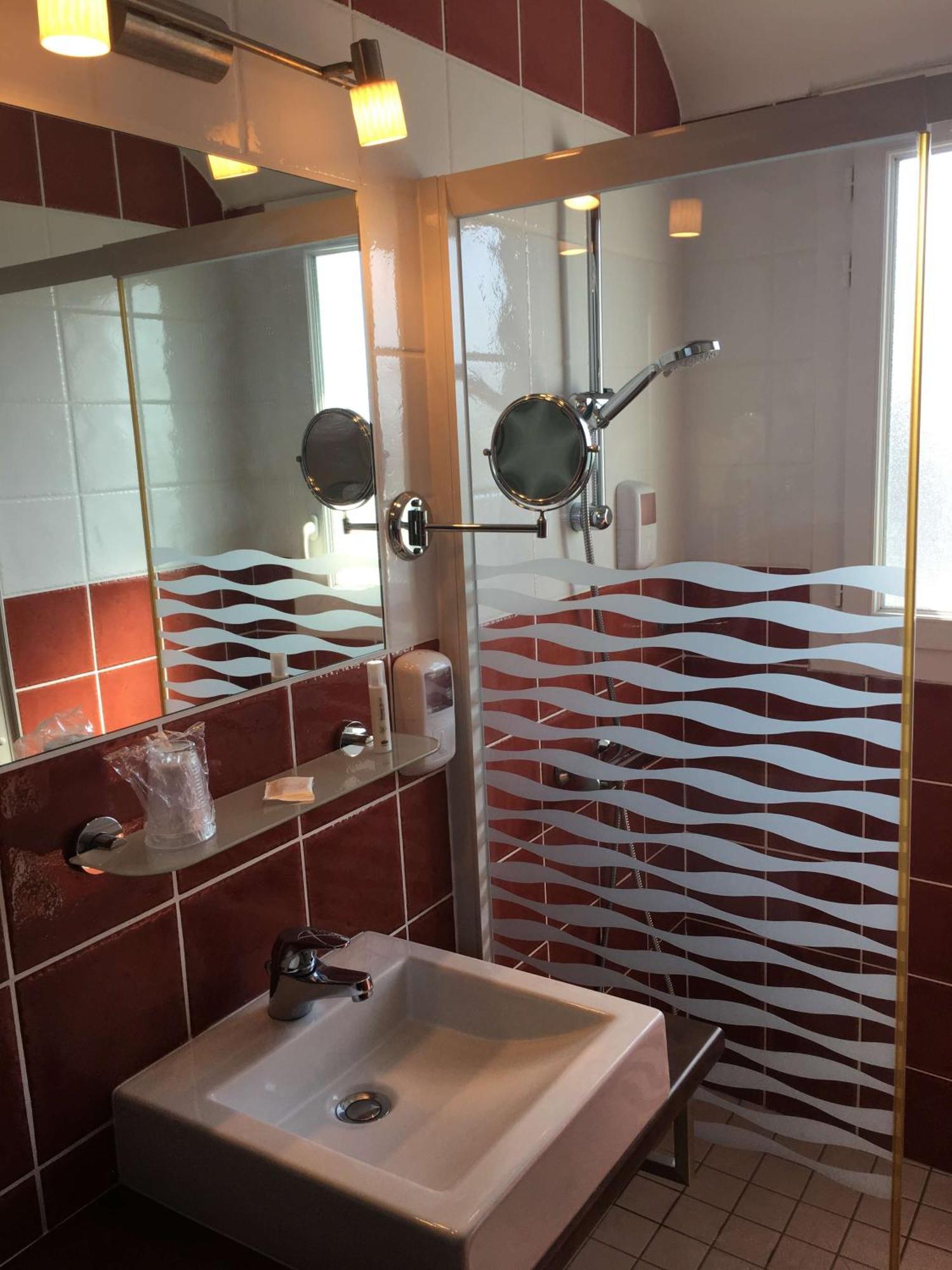 Brit Hotel Des Halles Конкарно Экстерьер фото