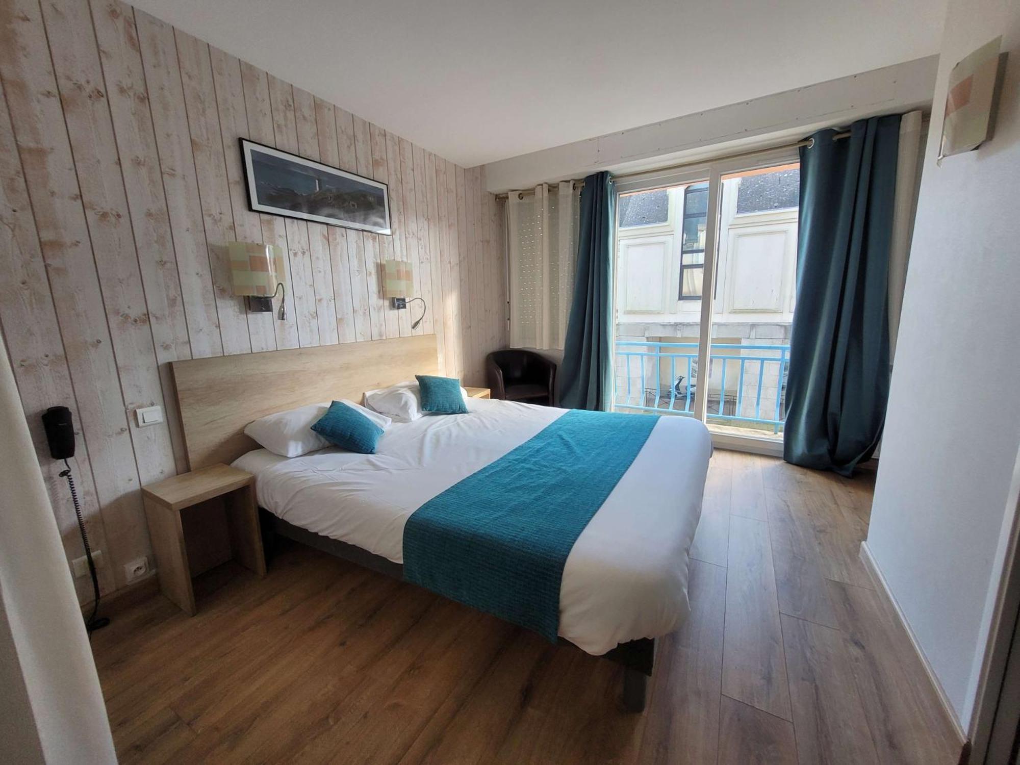 Brit Hotel Des Halles Конкарно Экстерьер фото