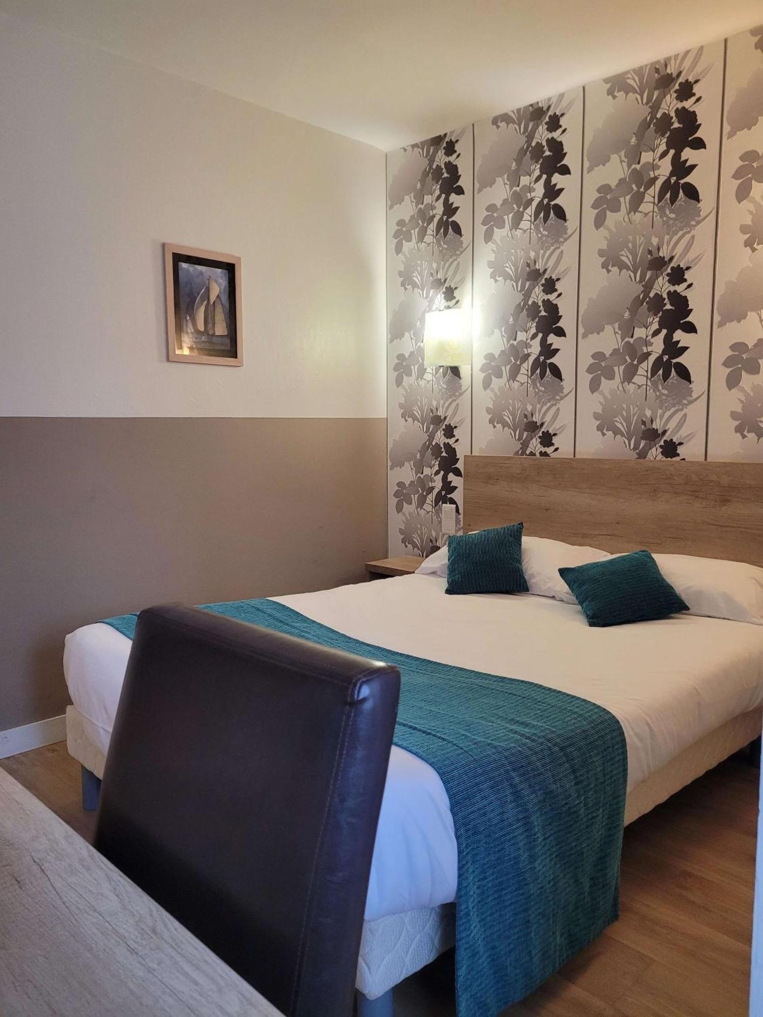 Brit Hotel Des Halles Конкарно Экстерьер фото