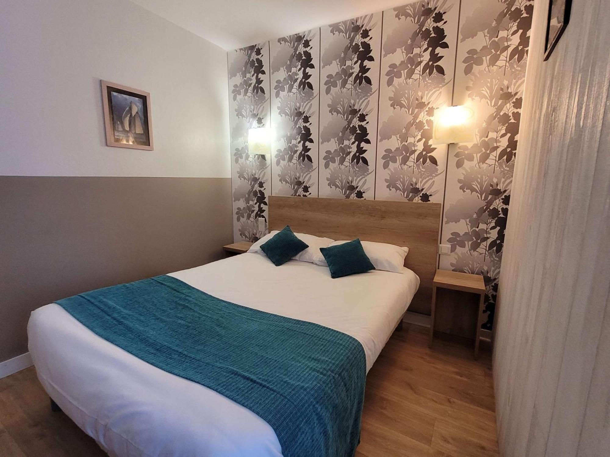Brit Hotel Des Halles Конкарно Экстерьер фото