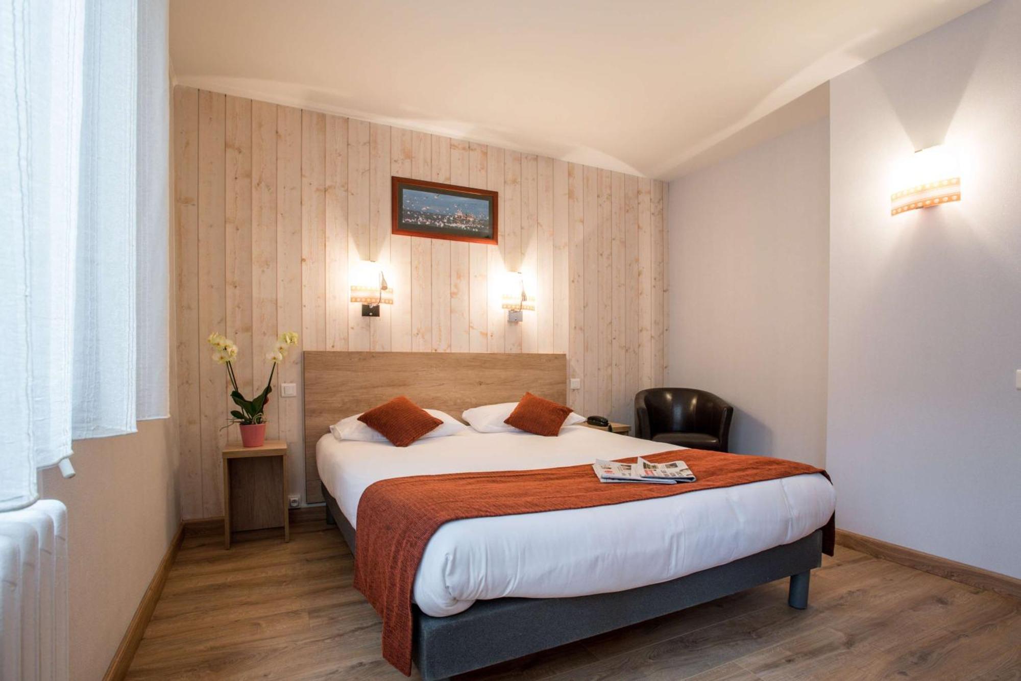 Brit Hotel Des Halles Конкарно Экстерьер фото