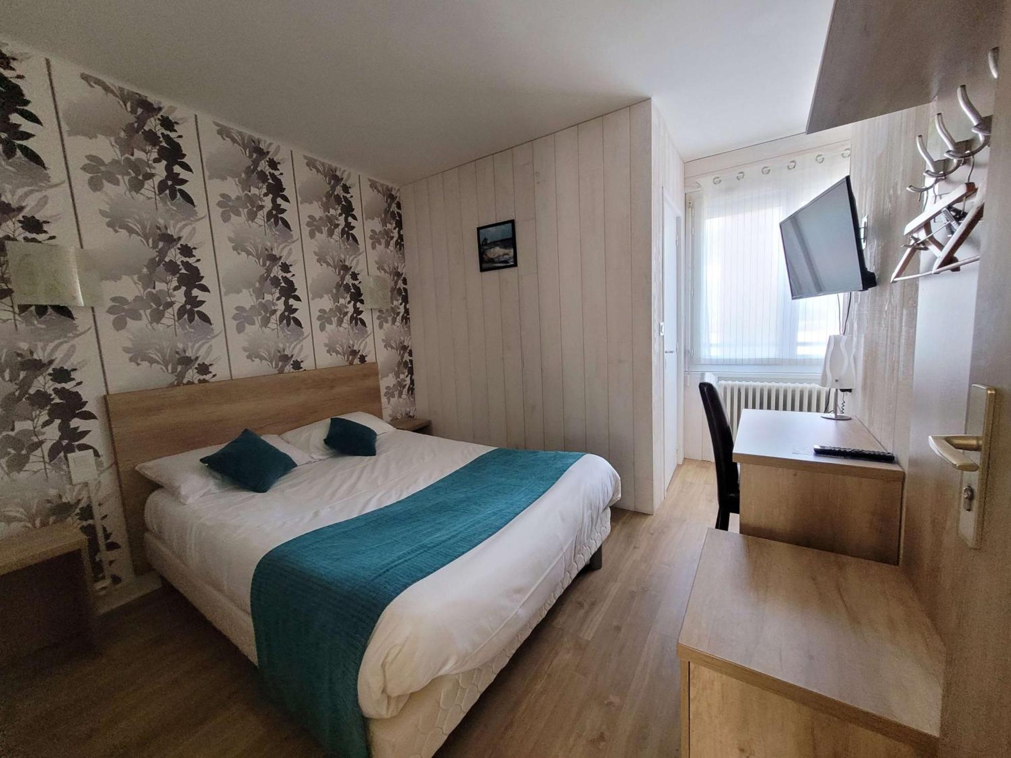 Brit Hotel Des Halles Конкарно Экстерьер фото