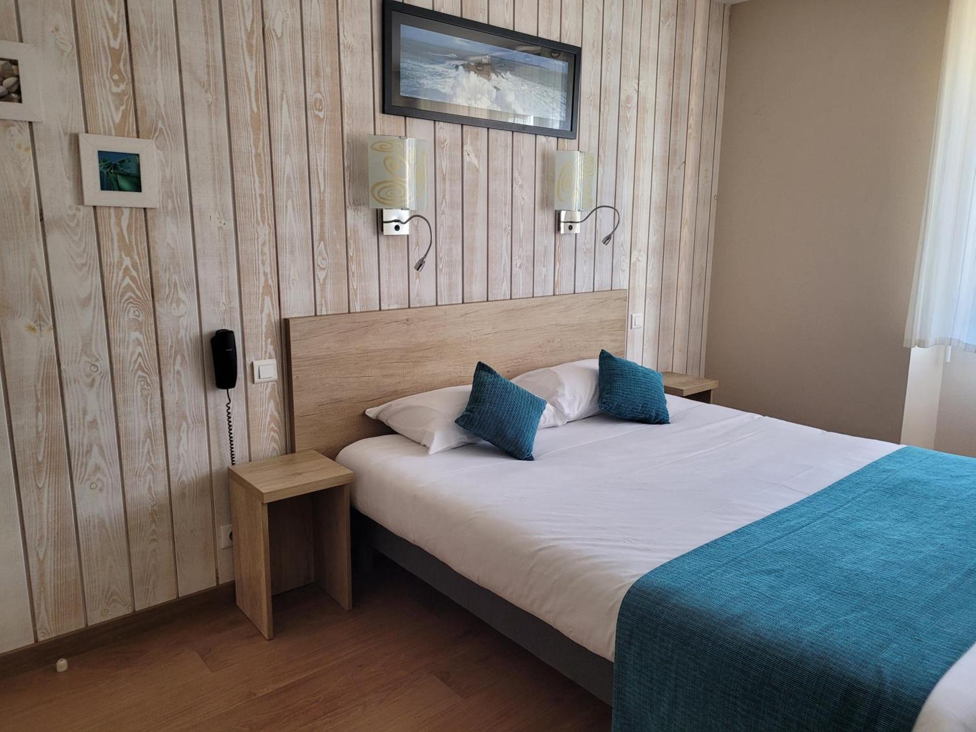 Brit Hotel Des Halles Конкарно Экстерьер фото