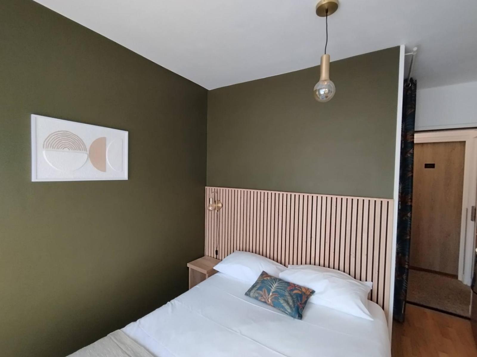 Brit Hotel Des Halles Конкарно Экстерьер фото