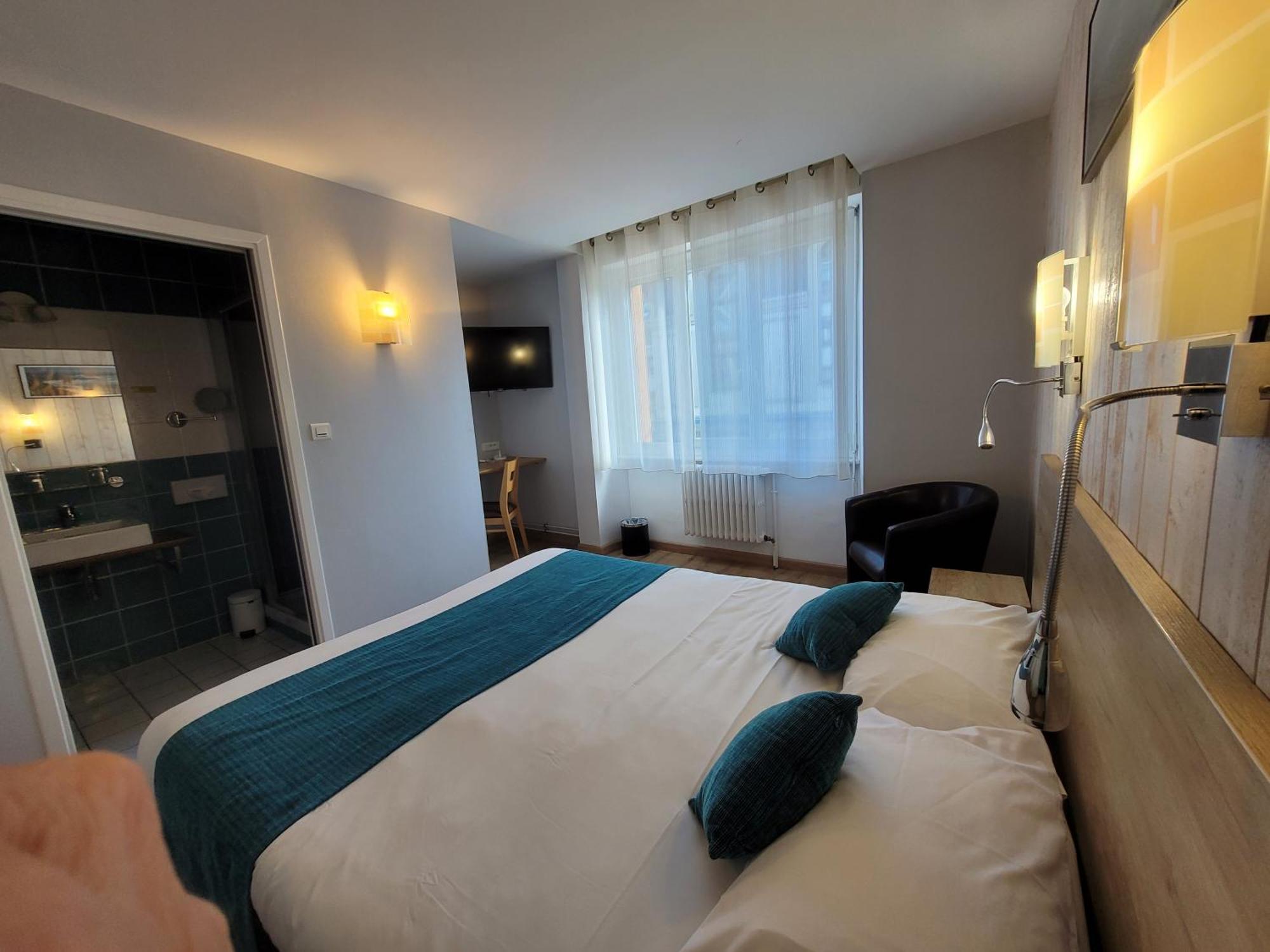 Brit Hotel Des Halles Конкарно Экстерьер фото