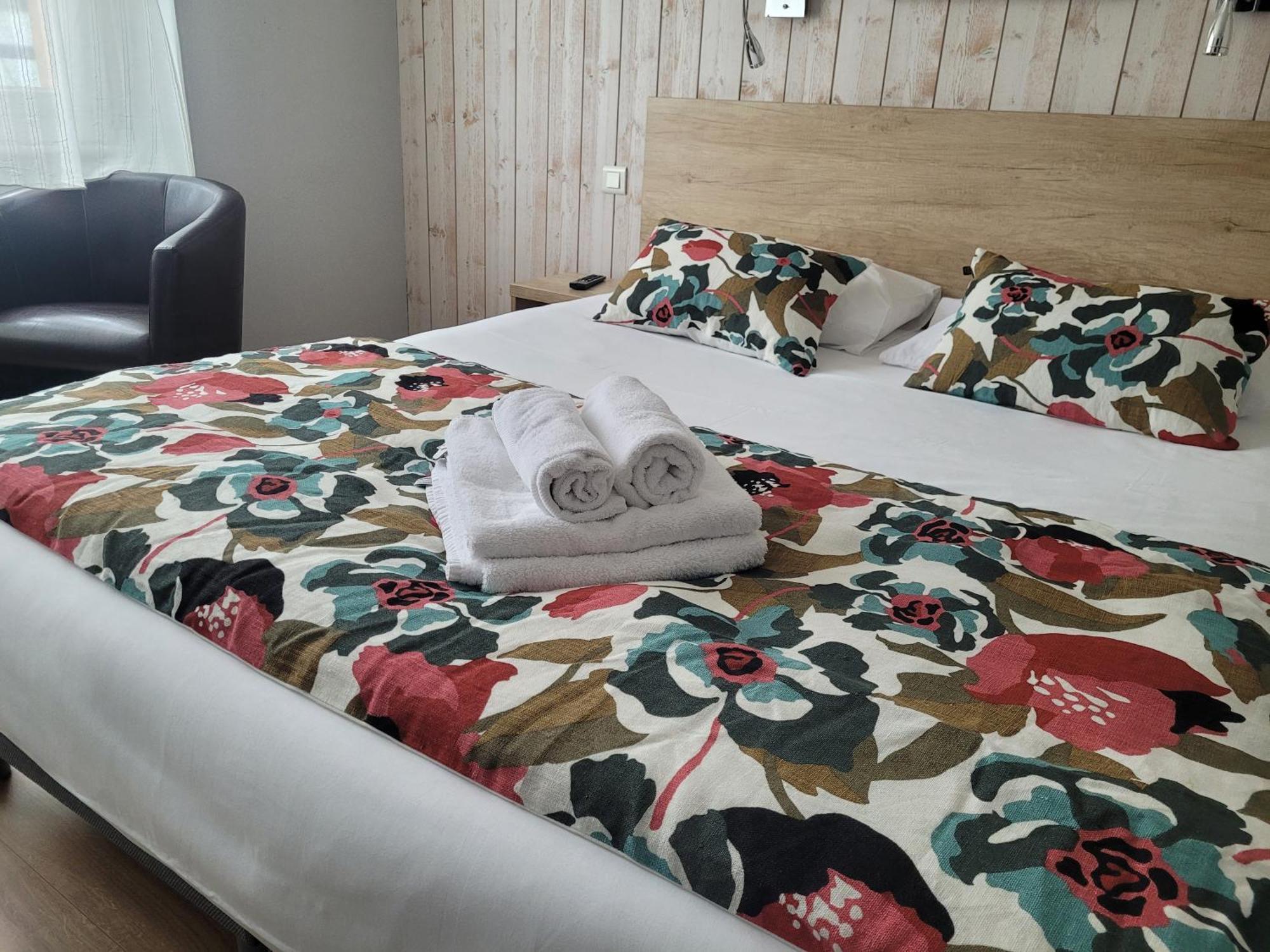 Brit Hotel Des Halles Конкарно Экстерьер фото