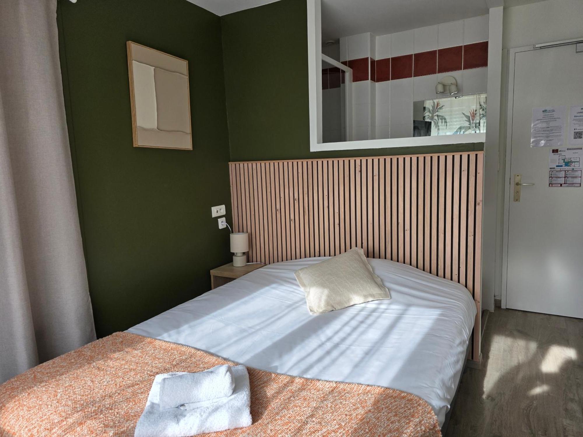 Brit Hotel Des Halles Конкарно Экстерьер фото