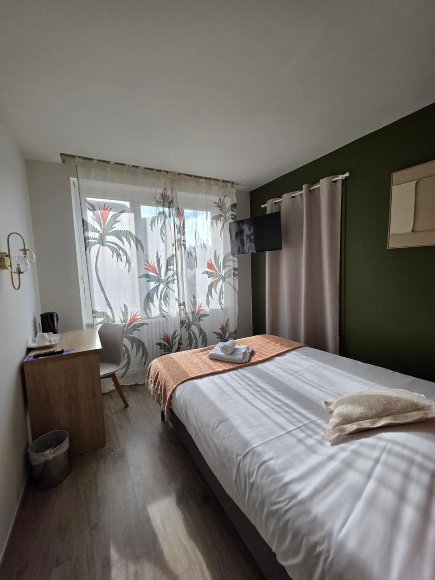 Brit Hotel Des Halles Конкарно Экстерьер фото