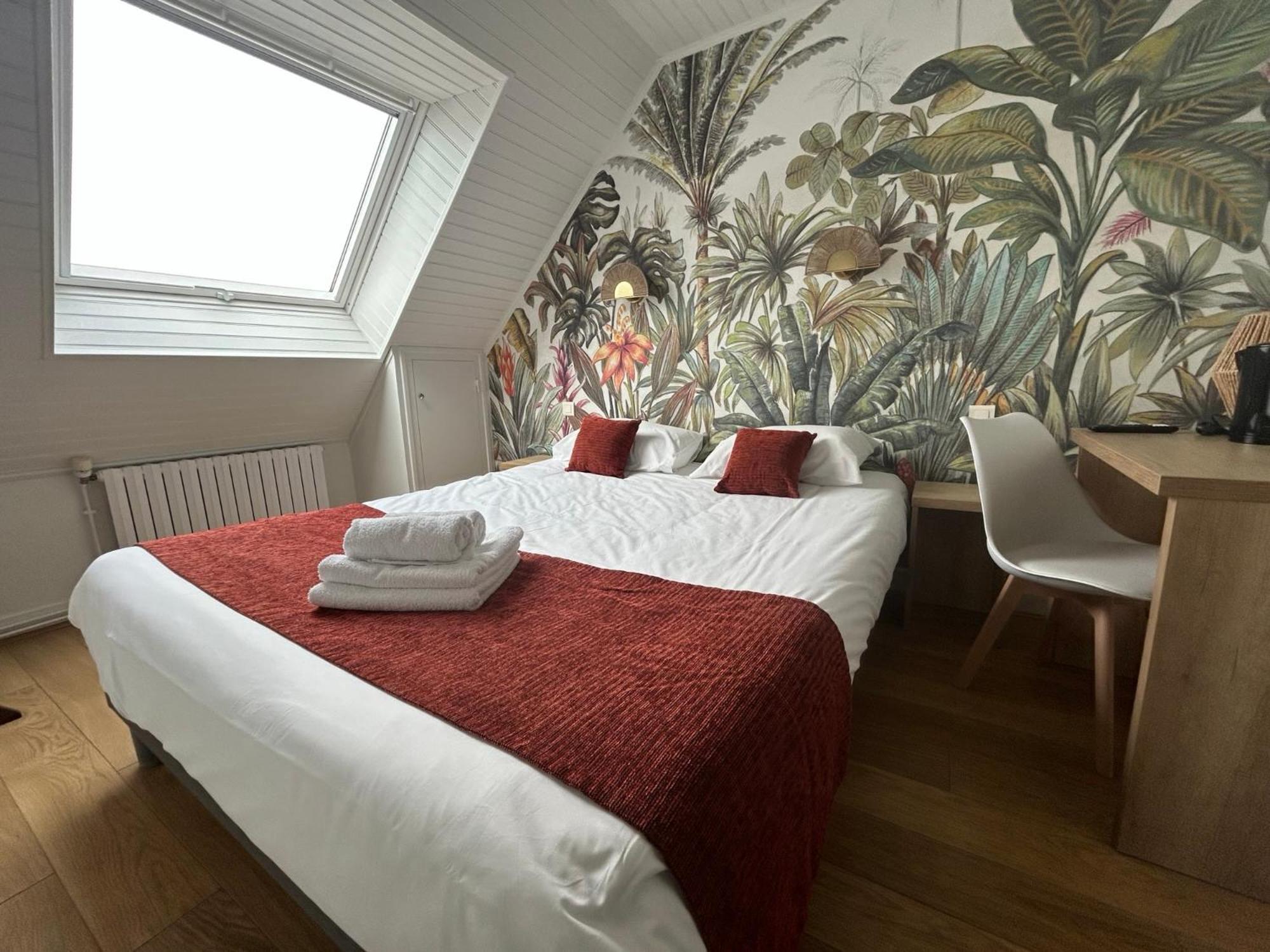 Brit Hotel Des Halles Конкарно Экстерьер фото