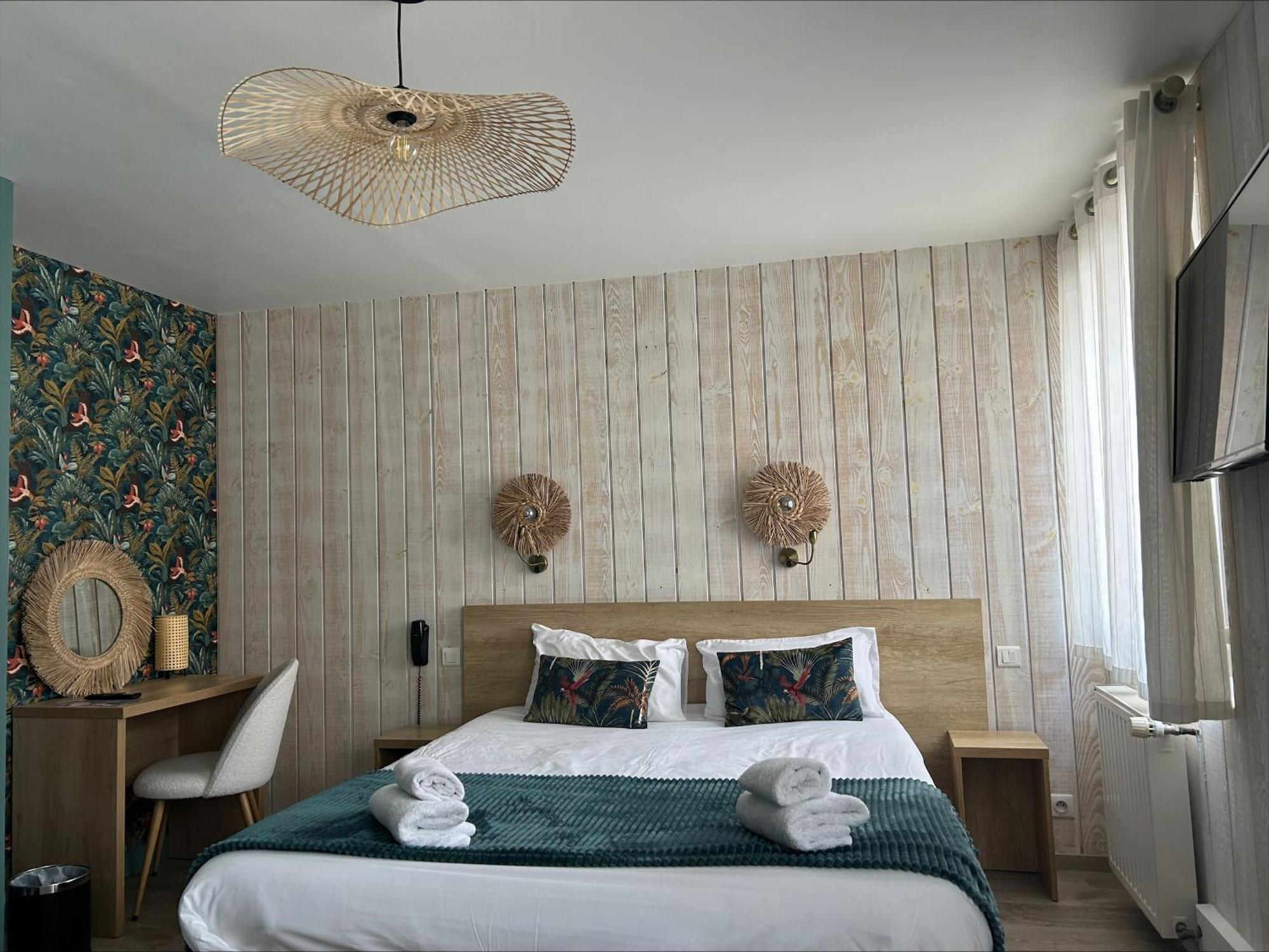Brit Hotel Des Halles Конкарно Экстерьер фото